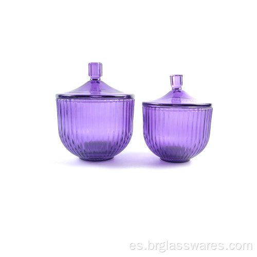 Serie de tarros de velas de colores rociados de vidrio de nueva llegada con decoración acanalada y borde y perilla dorados